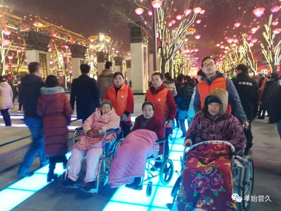 一对一陪同“人气之星”夜游大唐不夜城，赏灯游园活动圆满结束啦！让我们一起看看精彩瞬间吧！